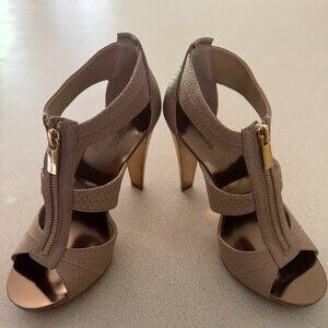 New Michael Kors Berkley Nude T Strap Leather Sandals - Size 8